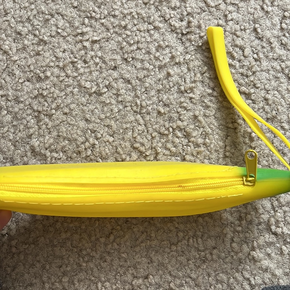 Banana pencil case - Picture 2 of 2
